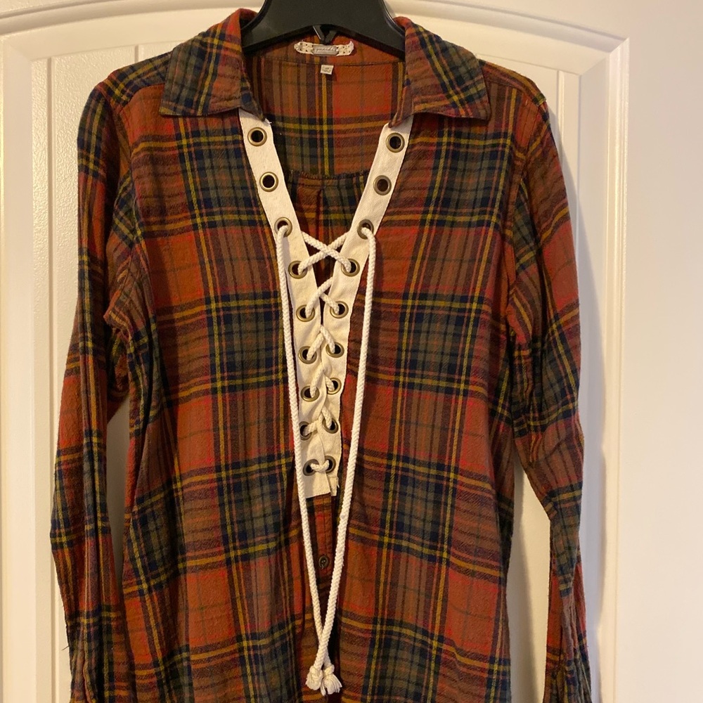 Gimmicks by BKE plaid shirt size small!🍁🍂